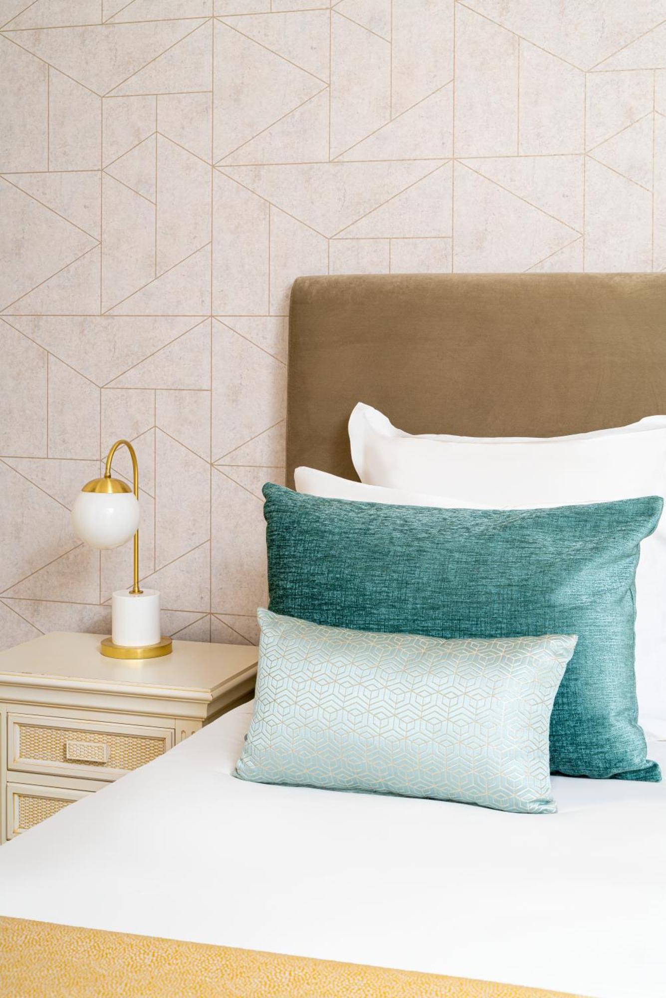 One-Bedroom Luxury Suite